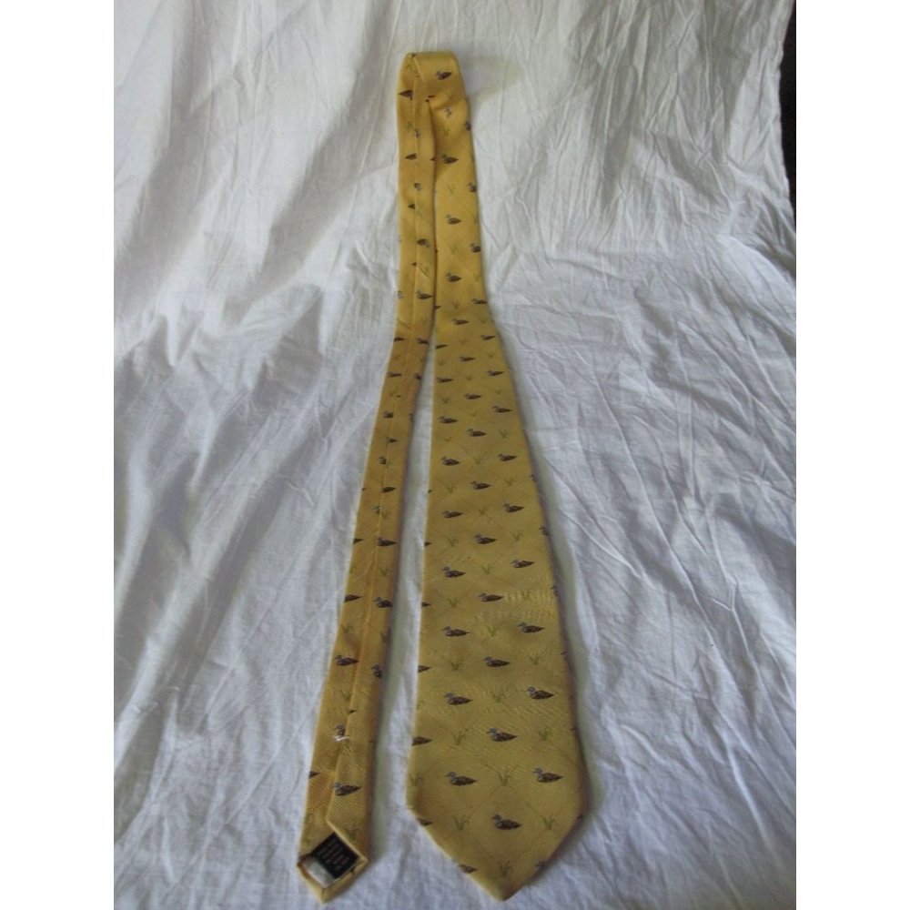 Elegant Pure Silk Printed in Italy Brooks Brothers Makers Neck Tie Ducks Yellow!